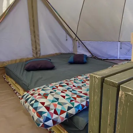 Familial 3 Etoiles Avec Piscine Carrefour De L'ardeche Campingplads *
