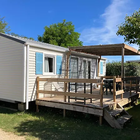 Campingplads Familial 3 Etoiles Avec Piscine Carrefour De L'ardeche Saint-Remeze