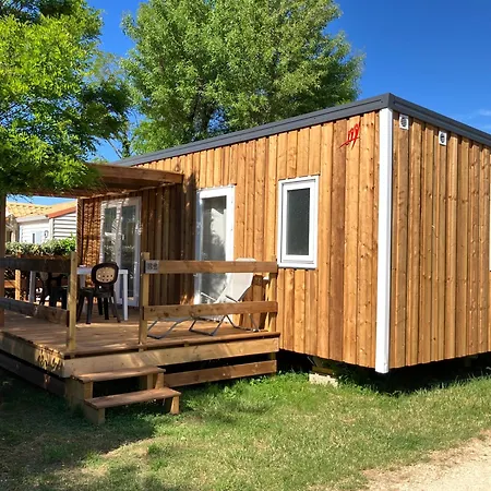 Familial 3 Etoiles Avec Piscine Carrefour De L'ardeche Campingplads